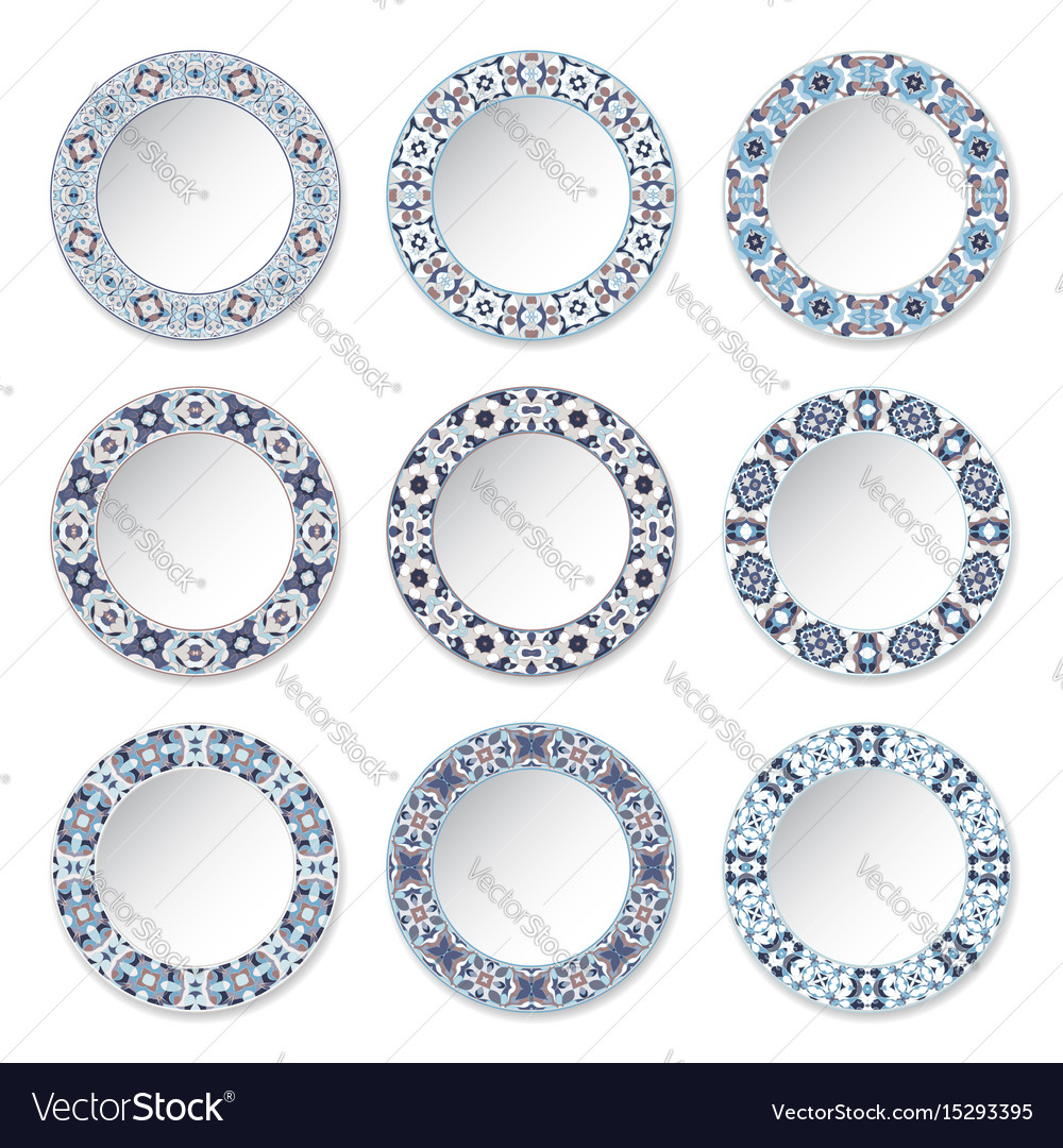 Set of decorative plates